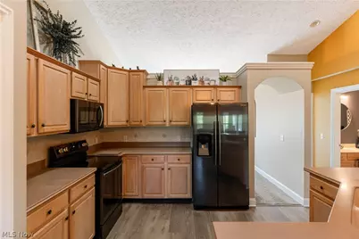 4732 Helmsworth Drive NE, Canton, OH 44714 - Photo 8