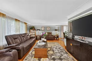 6649 Maplehurst Rd, North Olmsted, OH 44070 - Photo 4