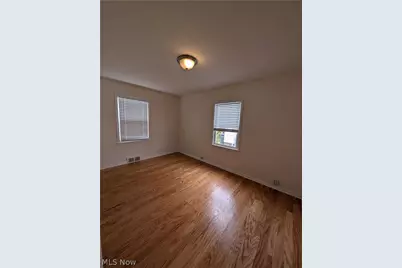 1678 Byron Drive, Mayfield Heights, OH 44124 - Photo 12