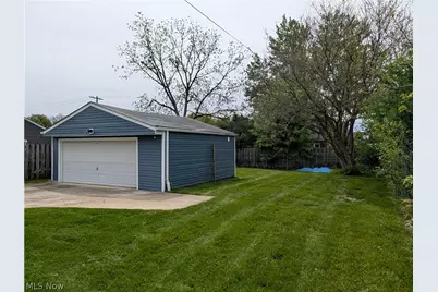 1678 Byron Drive, Mayfield Heights, OH 44124 - Photo 4