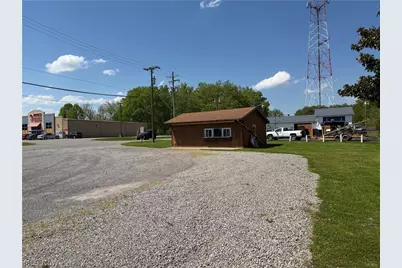 17688 Mahoning Avenue, Lake Milton, OH 44429 - Photo 12