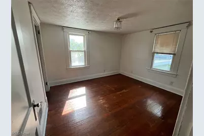 304 Lowell Avenue NE, Warren, OH 44483 - Photo 8