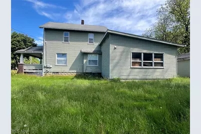 304 Lowell Avenue NE, Warren, OH 44483 - Photo 4