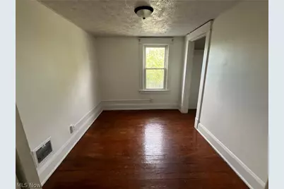 304 Lowell Avenue NE, Warren, OH 44483 - Photo 10