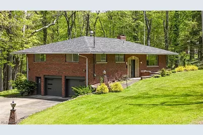 1050 Park Circle, Girard, OH 44420 - Photo 2