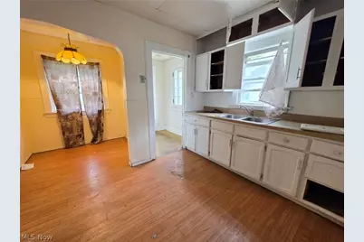 10605 Grace Avenue, Garfield Heights, OH 44125 - Photo 14