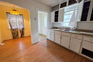 10605 Grace Ave, Garfield Heights, OH 44125 - Photo 14