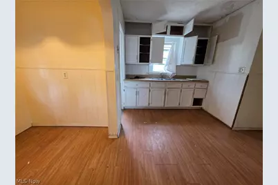 10605 Grace Avenue, Garfield Heights, OH 44125 - Photo 12