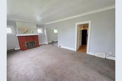 10605 Grace Avenue, Garfield Heights, OH 44125 - Photo 6