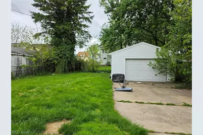 10605 Grace Avenue, Garfield Heights, OH 44125 - Photo 4
