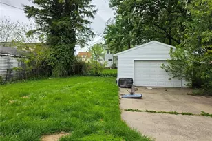 10605 Grace Ave, Garfield Heights, OH 44125 - Photo 4