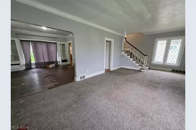 10605 Grace Avenue, Garfield Heights, OH 44125 - Photo 8