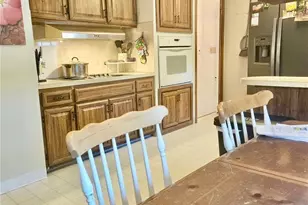 10481 Briar Hill Dr, Kirtland, OH 44094 - Photo 12