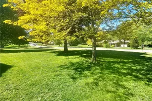 10481 Briar Hill Dr, Kirtland, OH 44094 - Photo 6
