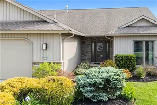 9070 Hummingbird Ln, North Ridgeville, OH 44039 - Photo 4