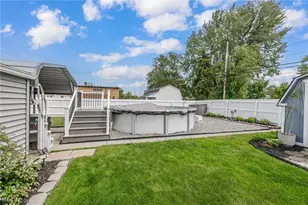 2424 E 30th St, South Lorain, OH 44055 - Photo 8