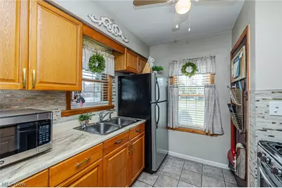 2424 E 30th Street, South Lorain, OH 44055 - Photo 20