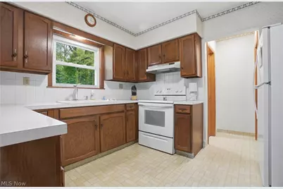 5912 Woodward Drive, Akron, OH 44319 - Photo 10