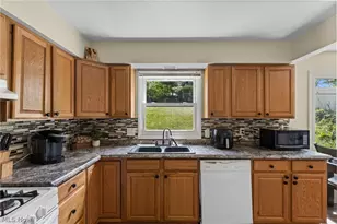 324 Thomas St, Wintersville, OH 43953 - Photo 10