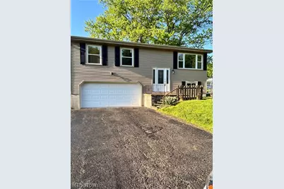 663 Meadowland Drive, Hubbard, OH 44425 - Photo 2