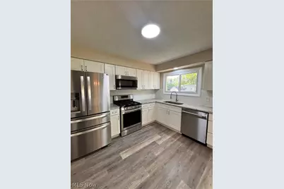 663 Meadowland Drive, Hubbard, OH 44425 - Photo 8
