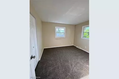 663 Meadowland Drive, Hubbard, OH 44425 - Photo 12