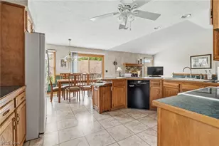 6862 Red Deer Cir NW, Canton, OH 44708 - Photo 18