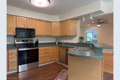 9109 Lake in The Woods Trail, Chagrin Falls, OH 44023 - Photo 8