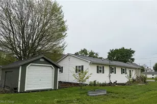 374 Pearl St, Leetonia, OH 44431 - Photo 32
