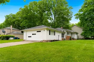 4223 Canterbury Rd, North Olmsted, OH 44070 - Photo 4