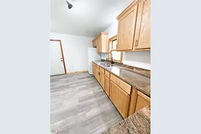 81 S Pleasant Street, Oberlin, OH 44074 - Photo 4