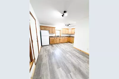 81 S Pleasant Street, Oberlin, OH 44074 - Photo 8