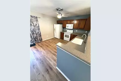 952 Hartford Village Boulevard, Columbus, OH 43228 - Photo 4