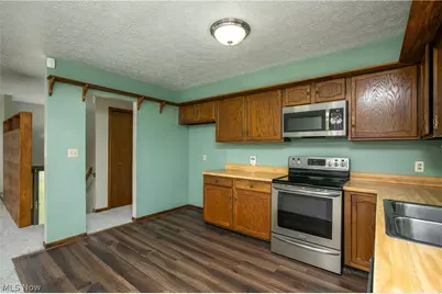 1425 Galaxy Drive, Mogadore, OH 44260 - Photo 16