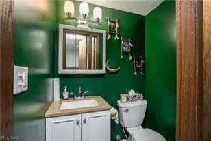 1425 Galaxy Dr, Mogadore, OH 44260 - Photo 28