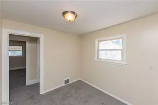 4004 E 41st St, Newburgh Heights, OH 44105 - Photo 38