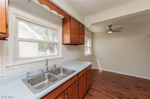 4004 E 41st St, Newburgh Heights, OH 44105 - Photo 4