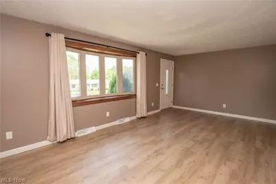 5251 Tanglewood Drive NE, Louisville, OH 44641 - Photo 6