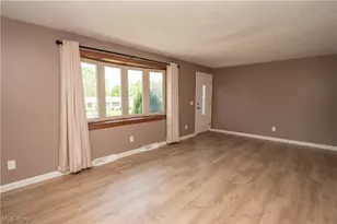 5251 Tanglewood Dr NE, Louisville, OH 44641 - Photo 6