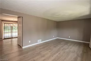 5251 Tanglewood Dr NE, Louisville, OH 44641 - Photo 4