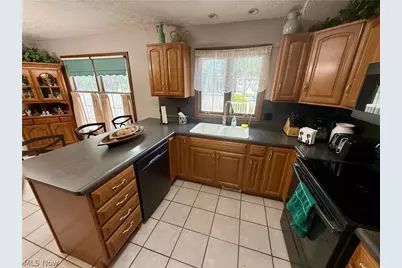 5520 Sharon Drive, Youngstown, OH 44512 - Photo 6
