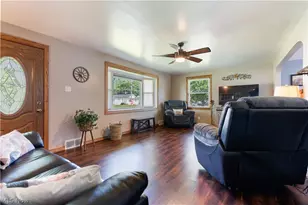 4260 Broadway Ave NE, Louisville, OH 44641 - Photo 2