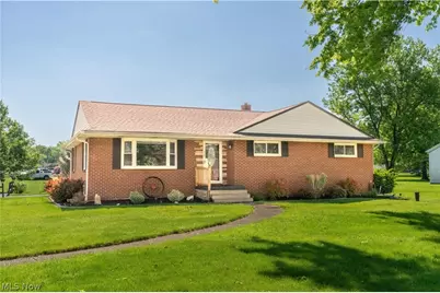 4260 Broadway Avenue NE, Louisville, OH 44641 - Photo 1