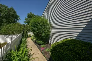 839 Sutton Pl, Akron, OH 44313 - Photo 4