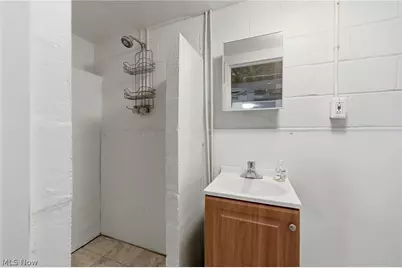 18313 Hazelwood Avenue, Maple Heights, OH 44137 - Photo 22