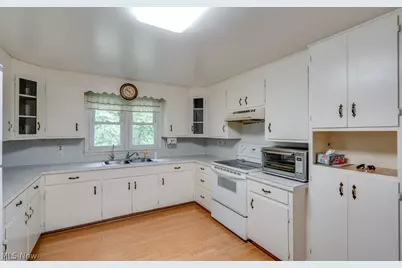 2267 Bellflower Road NE, West Chester, OH 44625 - Photo 16