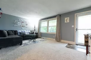 1094 Desert St NE, Uniontown, OH 44685 - Photo 4