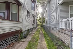 637-639 E 102nd St, Loveland, OH 44108 - Photo 2