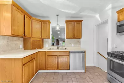 950 E Sprague Road, Grandview Heights, OH 44147 - Photo 8