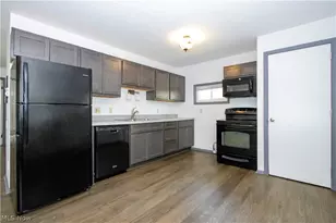 912 Jefferson St, Orrville, OH 44667 - Photo 6